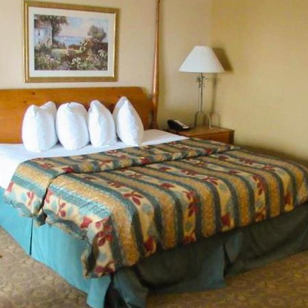 Magnuson Grand Pioneer Inn And Suites Escanaba Exterior photo