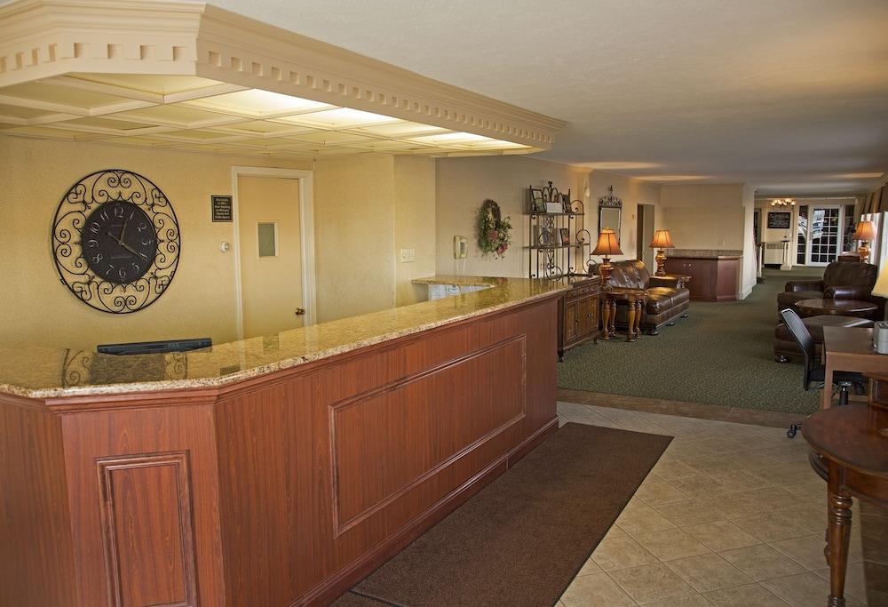 Magnuson Grand Pioneer Inn And Suites Escanaba Exterior photo