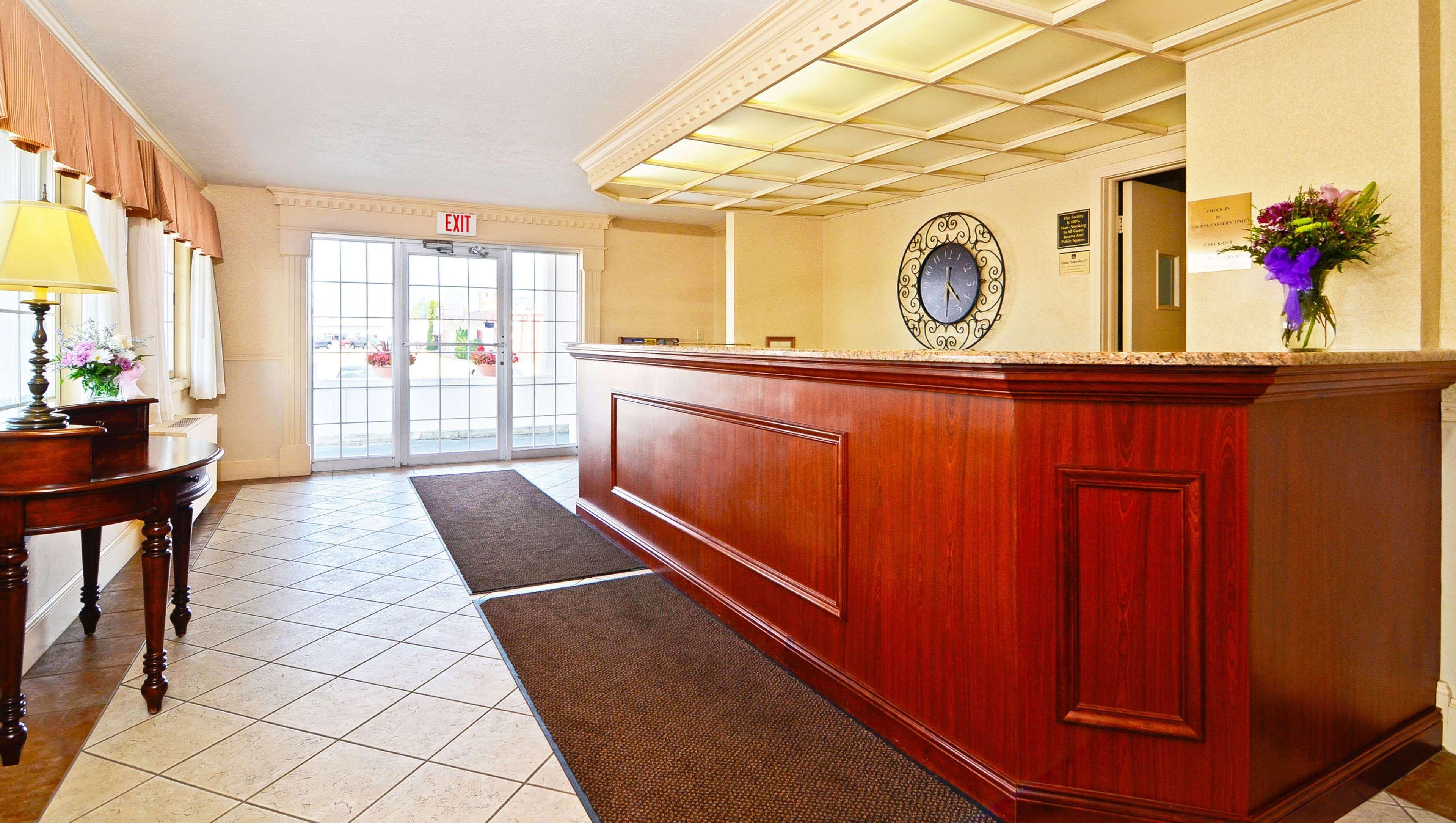 Magnuson Grand Pioneer Inn And Suites Escanaba Exterior photo