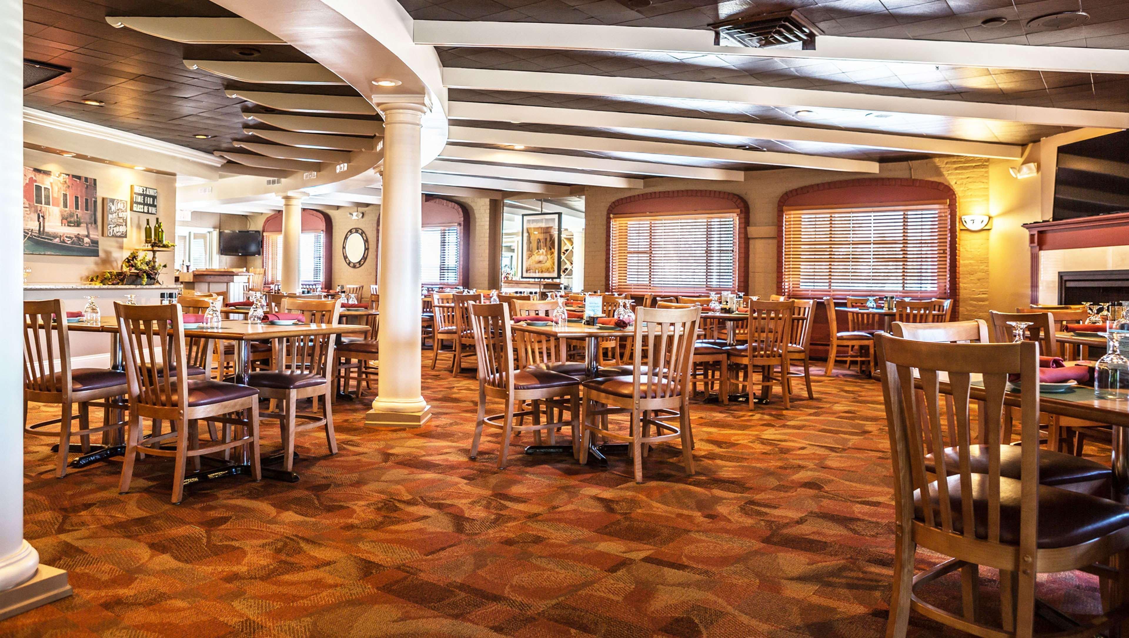 Magnuson Grand Pioneer Inn And Suites Escanaba Exterior photo