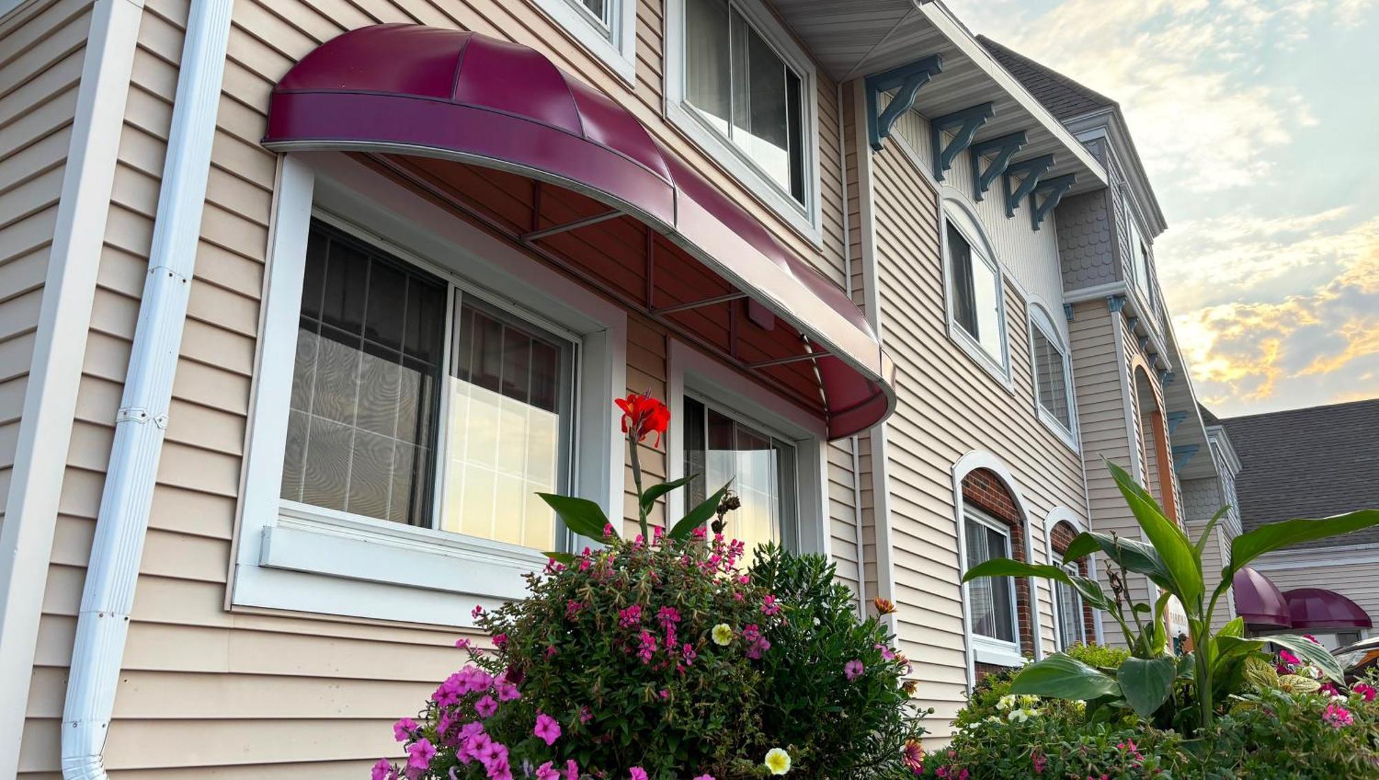 Magnuson Grand Pioneer Inn And Suites Escanaba Exterior photo
