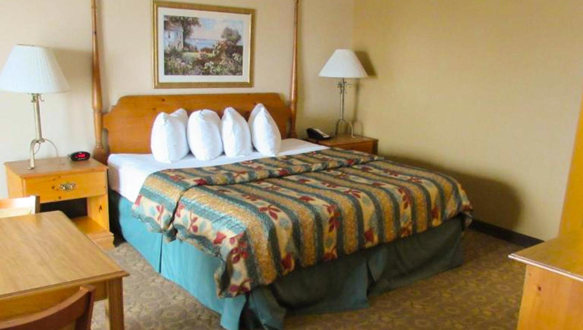 Magnuson Grand Pioneer Inn And Suites Escanaba Exterior photo