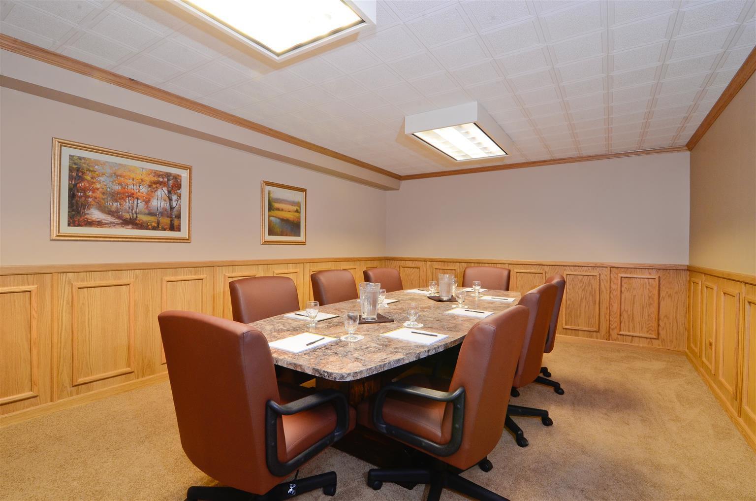 Magnuson Grand Pioneer Inn And Suites Escanaba Business photo